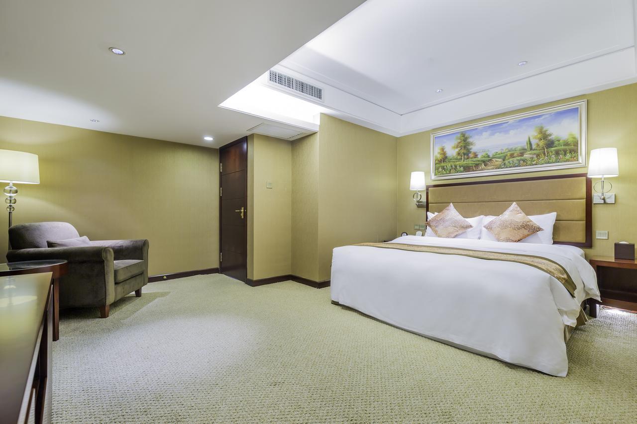 Northyorker Hotel Service Apartment Шънян Екстериор снимка