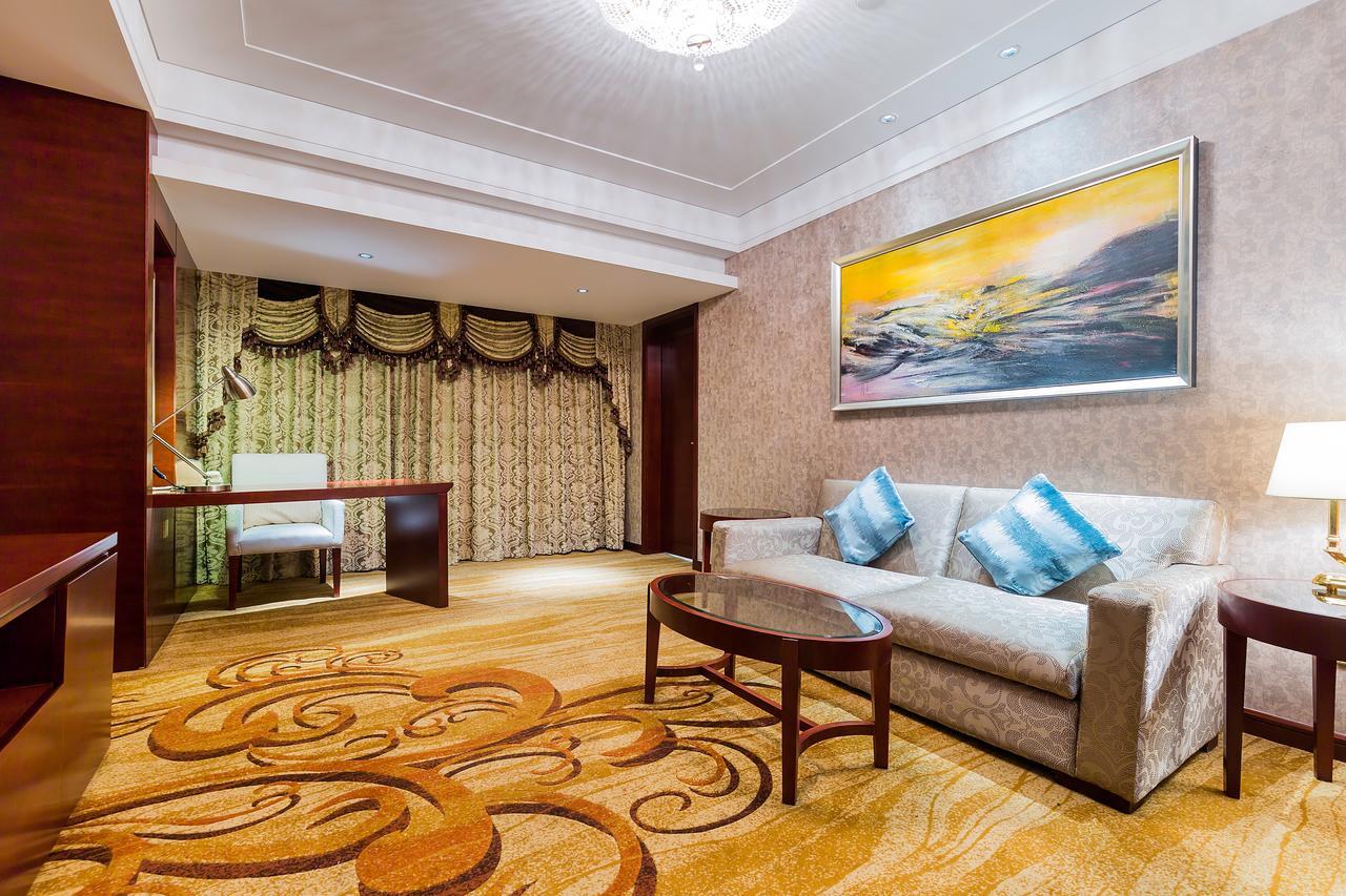 Northyorker Hotel Service Apartment Шънян Екстериор снимка