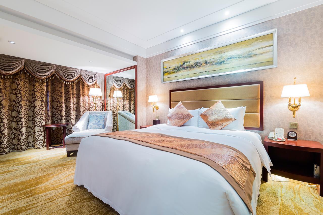 Northyorker Hotel Service Apartment Шънян Екстериор снимка