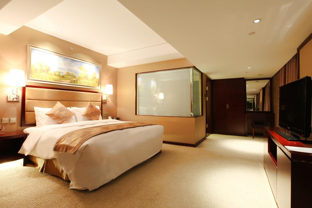 Northyorker Hotel Service Apartment Шънян Екстериор снимка